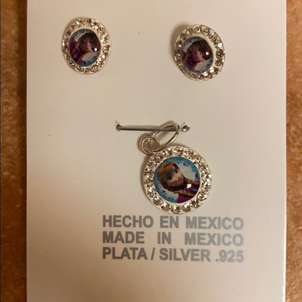 Ana’s frozen silver necklace/earring set